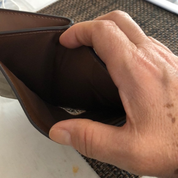coach wallet, semi new. 🆕🆕🆕🆕🆕🆕 - Picture 15 of 16